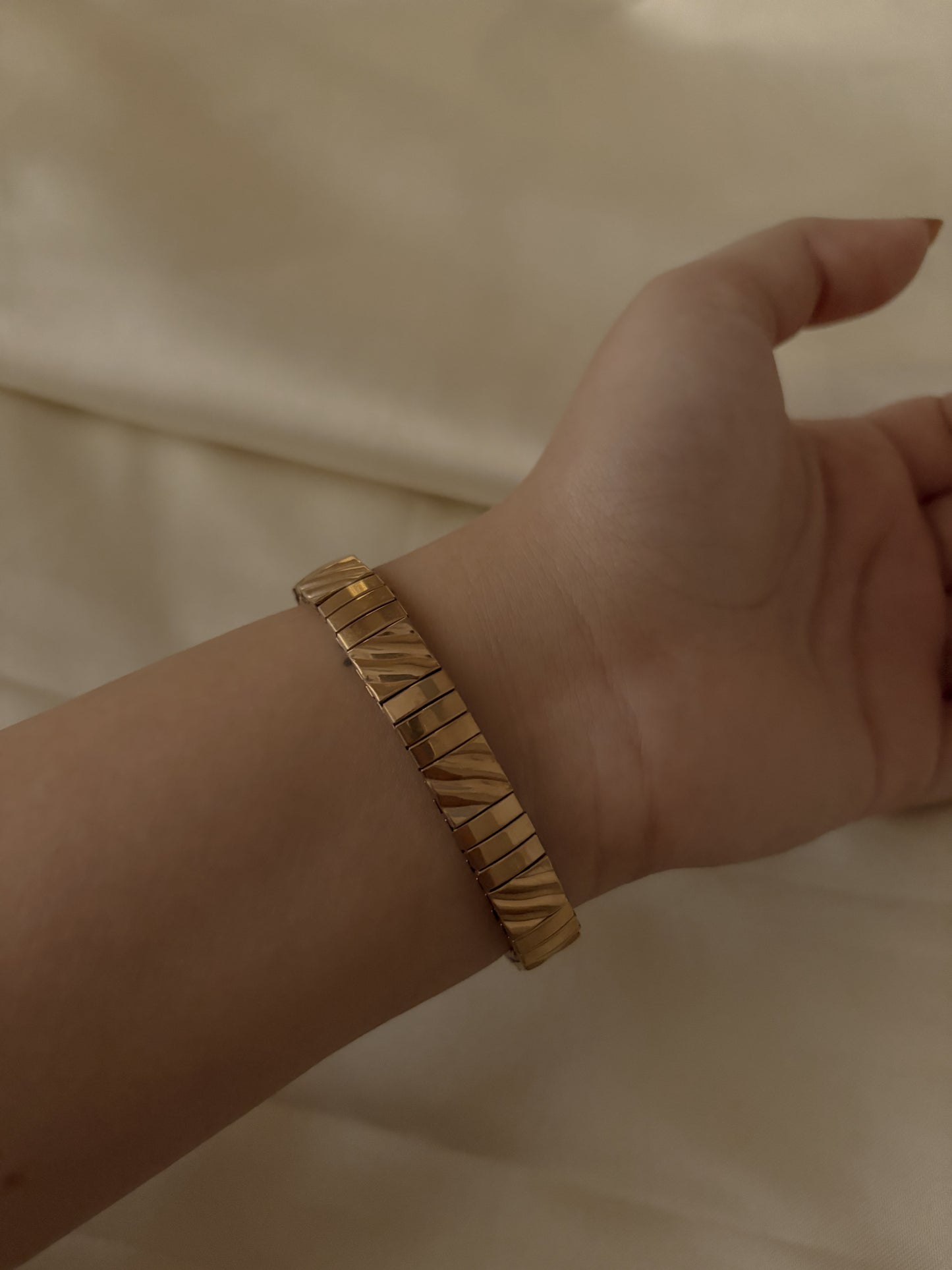 Stretchable wrist band