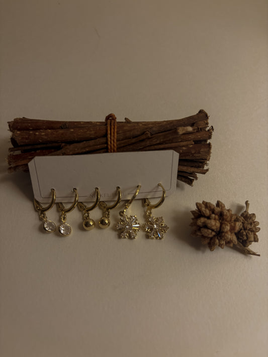 Snowflake Huggies set