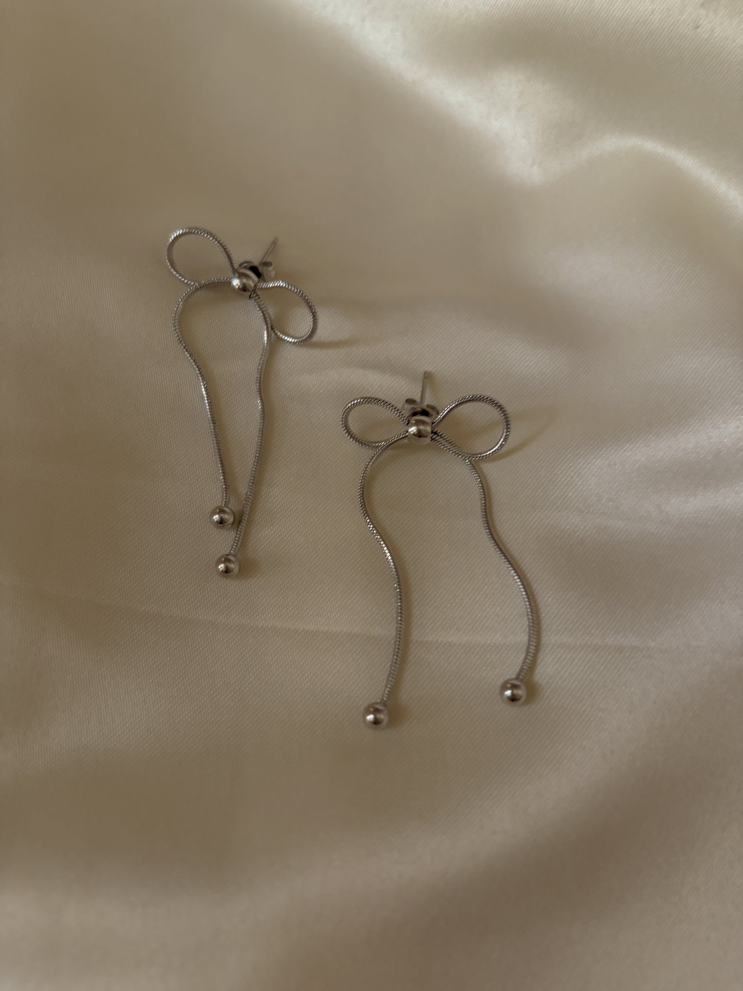 Bow earrings